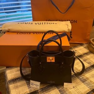 Louis Vuitton crossbody hand bag